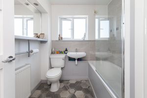 6 Hillside_Bathroom- click for photo gallery